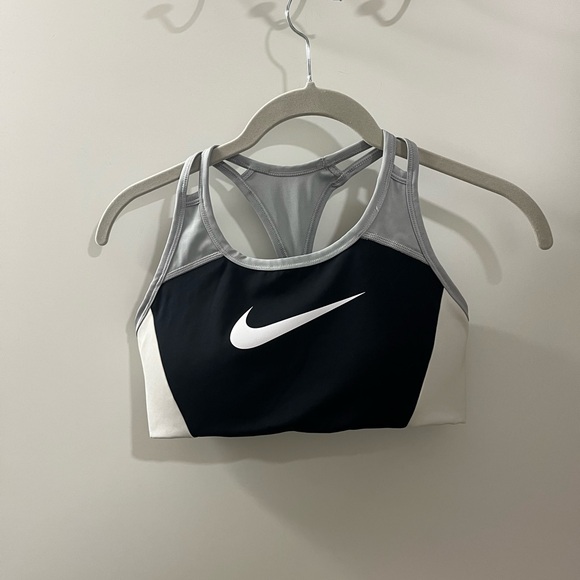 Nike sports bra - Picture 3 of 3